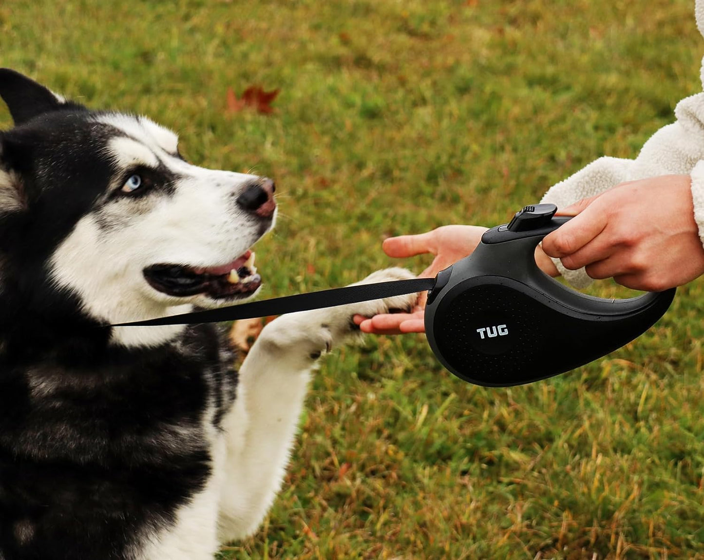 360° Tangle-Free Retractable Dog Leash with Anti-Slip Handle | 16 Ft Strong Nylon Tape | One-Handed Brake, Pause, Lock (Small, Black/Grey)